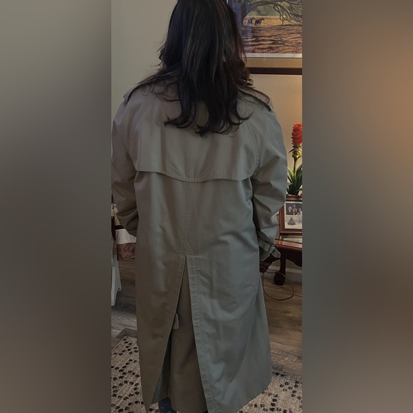 Pre loved Burberry coat - Picture 4 of 9